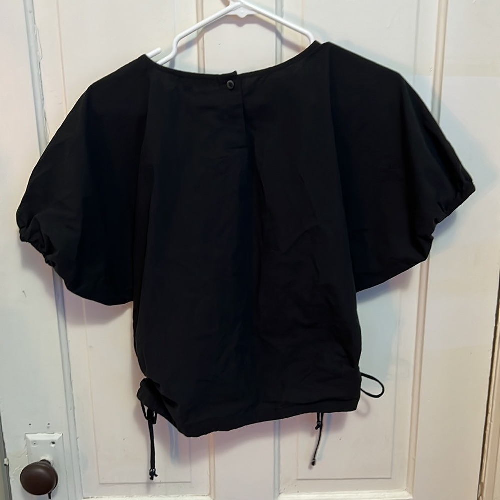 Madewell Embroidered Poplin Puff-Sleeve Cutout Crop Top in True Black - Picture 10 of 12